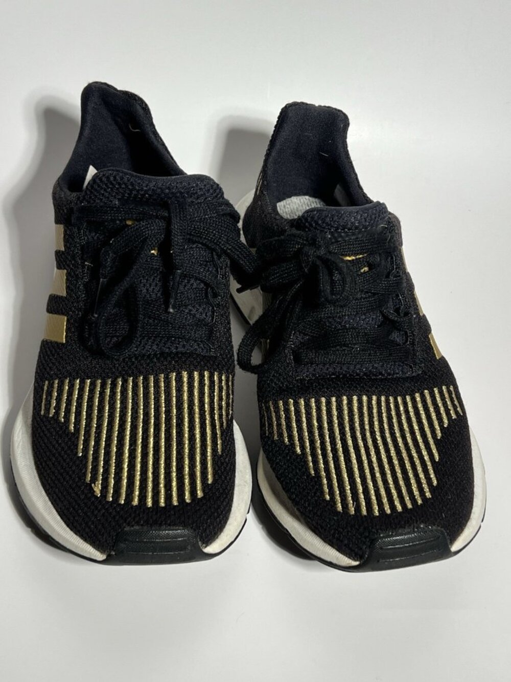 Adidas Swift Run Women’s Black Gold Knit Sneakers Size 7.5